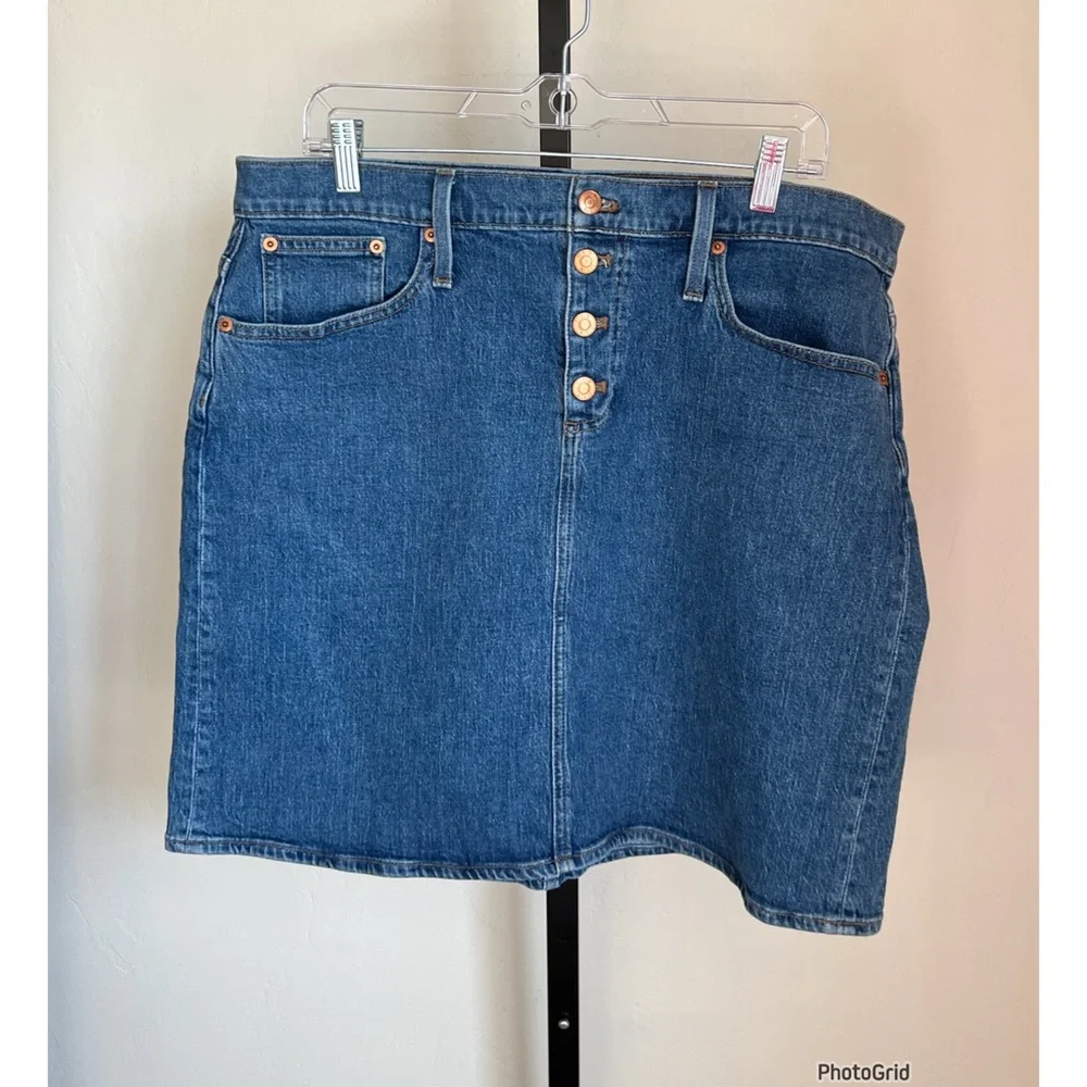 J.Crew Button Front Denim Jean Mini Skirt Size 32 Classic Minimalist Spring